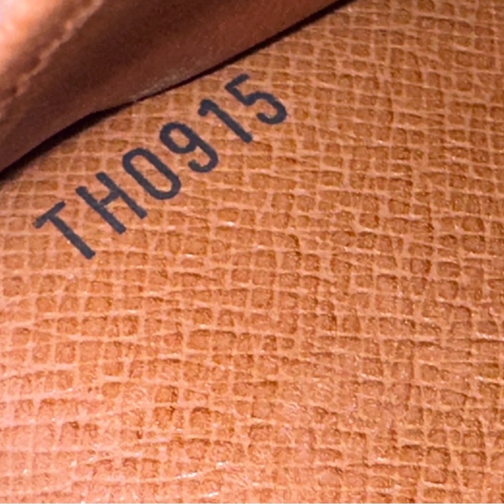 AUTHENTIC Louis Vuitton vintage Monogram Elise canvas wallet. - Picture 14 of 14